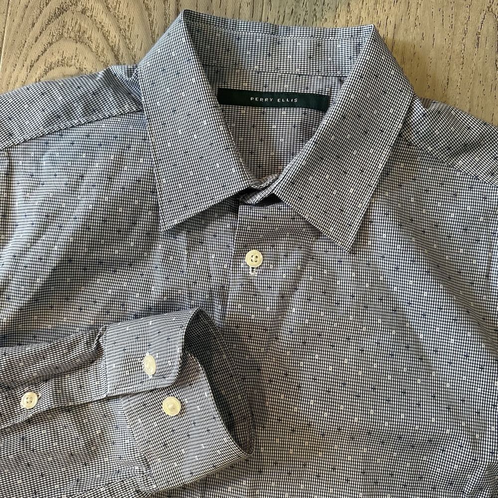 Perry Ellis Light Blue Long Sleeve Button‎ Down 100 Percent Cotton Small